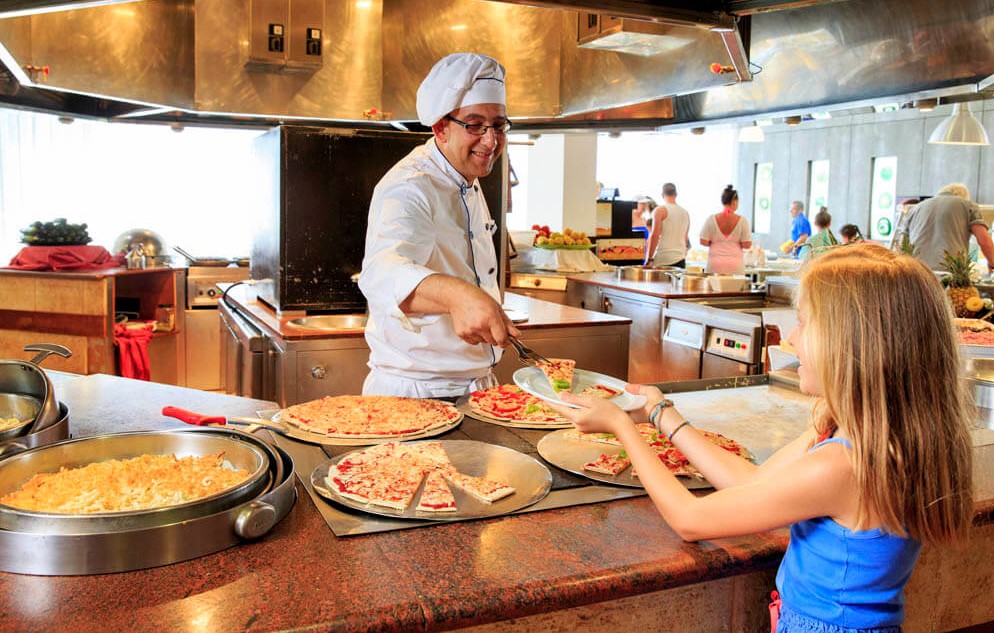 Cestovky rozjely prodej zájezdů na příští sezonu. Často při jejich výběru rozhoduje stravování. Je výhodné all inclusive?
