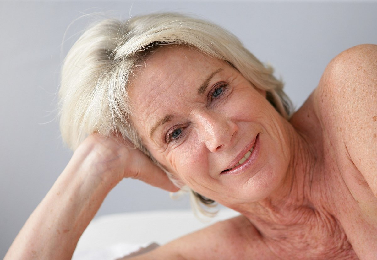 Padesátku mají za sebou, ale rády se fotí odhalené. Krása nebo nevkus?