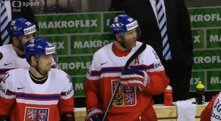 Češi poráží Lotyše, hokejovou
tipovačku vede paní Tvrdíková