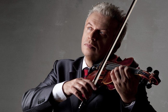 Virtuóz Jaroslav Svěcený:
Nezapomeňme na předky