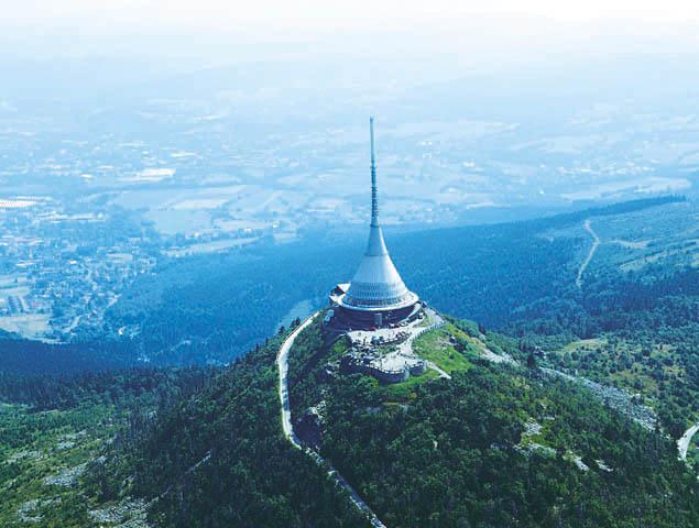 Stavba století slaví čtyřicátiny.
Jak byste ji postavili vy?