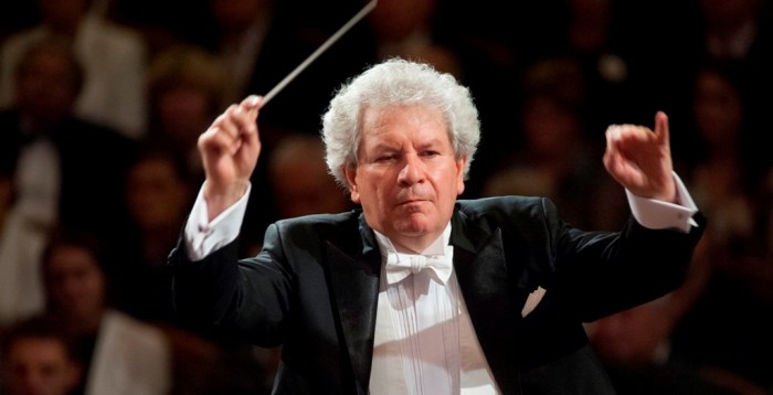 Cenu Antonína Dvořáka získá
letos dirigent Jiří Bělohlávek