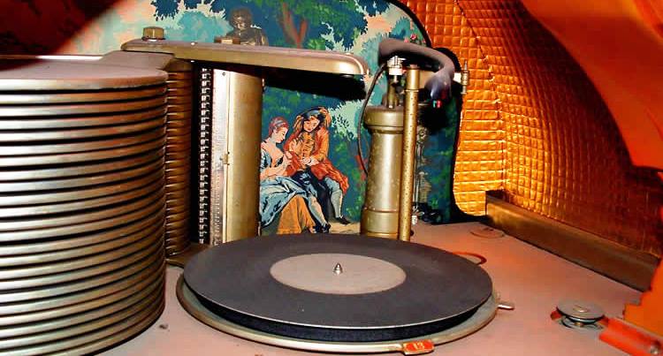 Jukebox léta oblažoval
(i otravoval) hosty barů