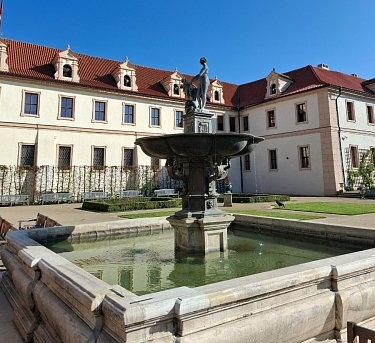 kašna - Venuše s Amorkem