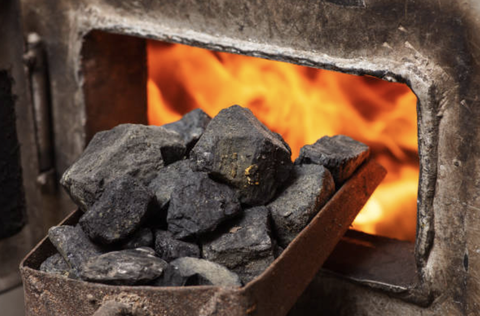 Senioři získají výhodné dotace na výměnu neekologických kotlů i po 1. září