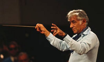 Leonard Bernstein dal
vážnou hudbu davům