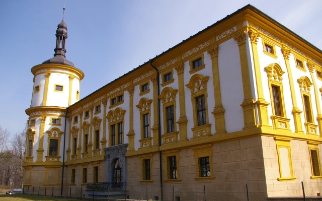 Máte doma Spejbla a Hurvínka?
Půjčte jej Linhartovskému zámku