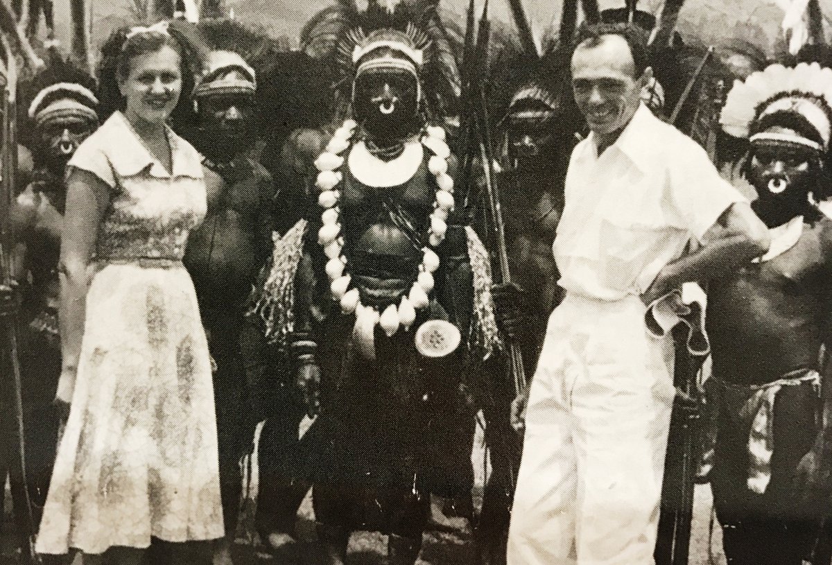 manželé Zacharovi mezi domorodci.jpg