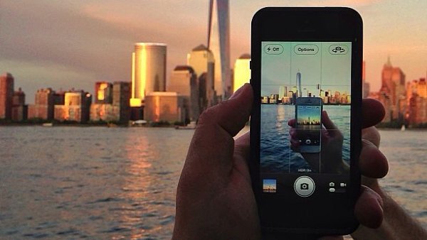 Češi na dovolené fotí
stále častěji mobilem