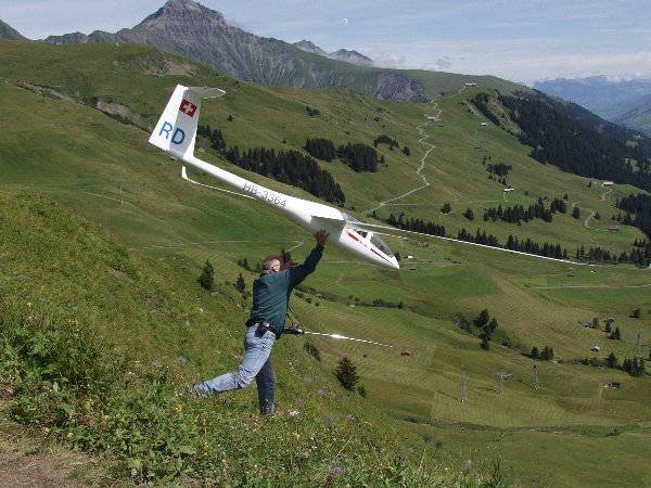 Modeláři s většími stroji
budou muset mít licenci