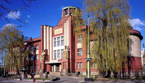 Kotěra posunul českou architekturu 
k&nbsp;vrcholné světové moderně