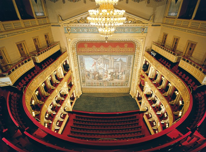 Navštivte Národní
divadlo za hubičku