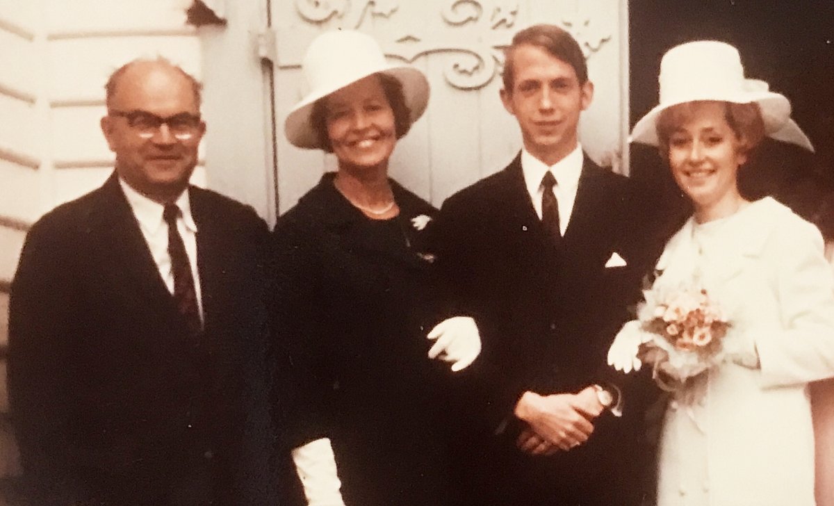 novomanželé se strýcem Dobroslavem Svobodou a jeho paní.jpg