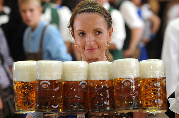 Začal Oktoberfest
s předraženým pivem