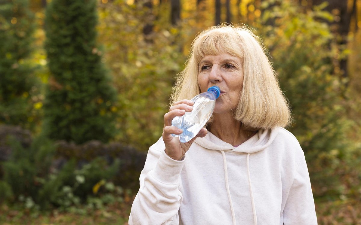 Balená nebo kohoutková? Dohady, jaká voda je zdravější, nekončí