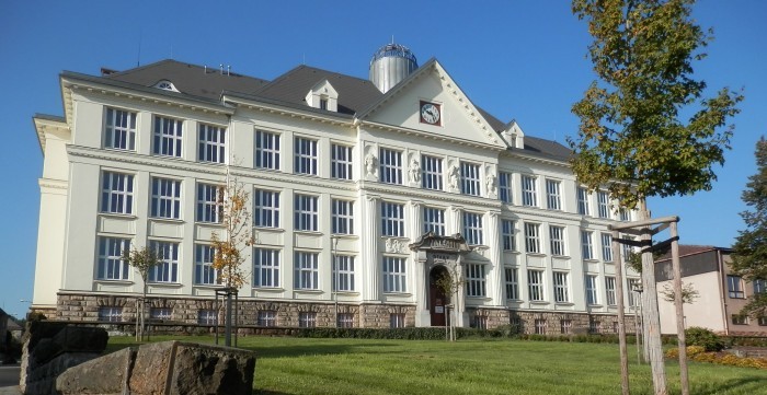 Padesát let ze školy aneb
Opravdu je nám už tolik?