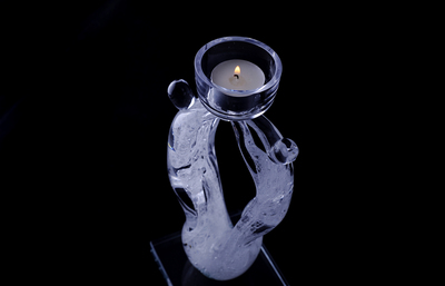 Vzpomínkou na nejbližší může
být i sklo s popelem zesnulých