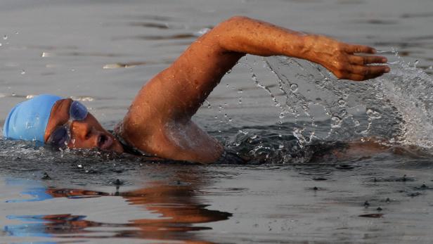 Dvaašedesátiletá Diana
plave z Kuby na&nbsp;Floridu