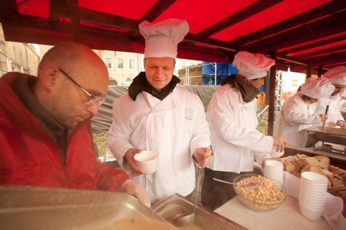 Na Štědrý den se bude v centru 
Prahy rozlévat rybí polévka
