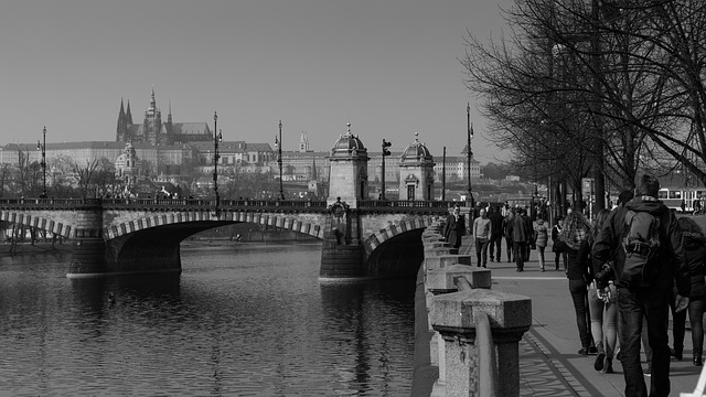 Den začíná a končí tmou  