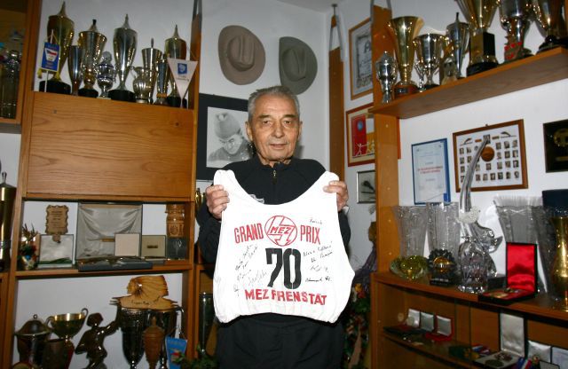 Zemřel olympijský vítěz,
skokan na lyžích Jiří Raška