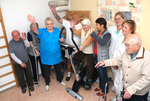 Senioři společně dvakrát
„obkroužili“ rovník