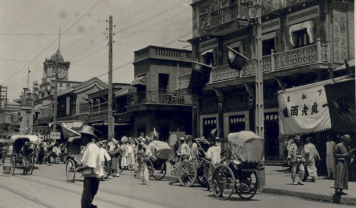 rušná třída v Šanghaji.jpg