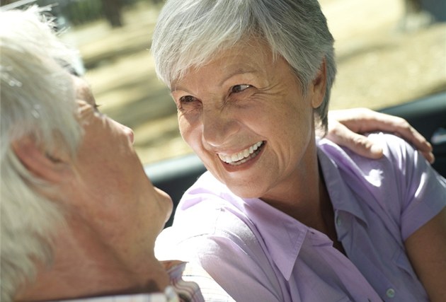 Proč se smířit se stářím
a ještě se u toho usmívat