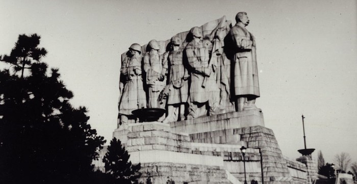 Stalinův pomník
otevře své útroby