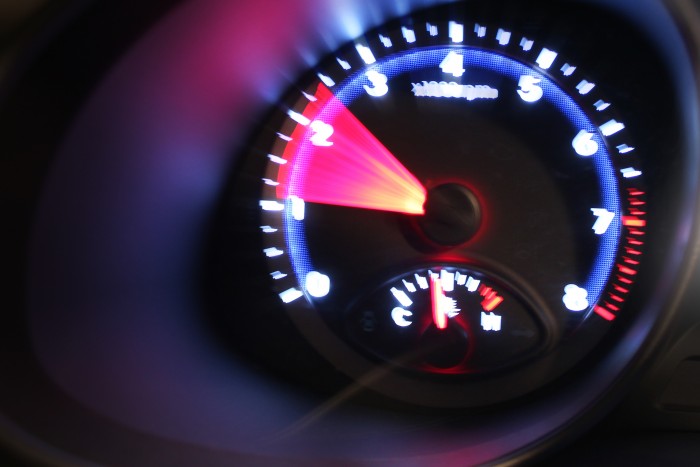 Nová auta budou muset
sama upozornit na nehodu