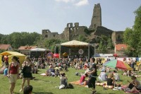 Festival Okoř se&nbsp;šťávou
nabízí 12 hodin hudby