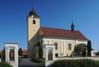 01-Hlavní vchod.jpg