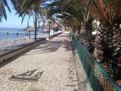 01. Městečko Santa Cruz, promenáda podél pláže