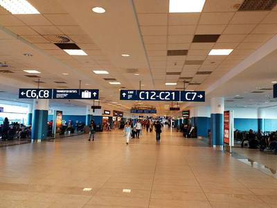 02. Čekání před odletem.