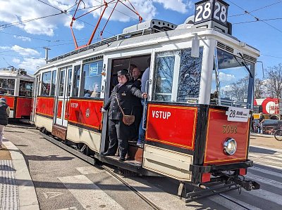 02-historicka-tramvaj-mevro.jpg