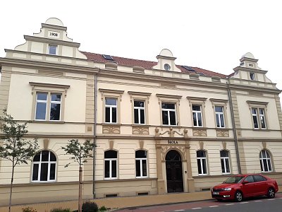 04-budova-skoly-po-dostavbe.jpg