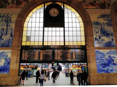 05. Příchod do haly od vlaků