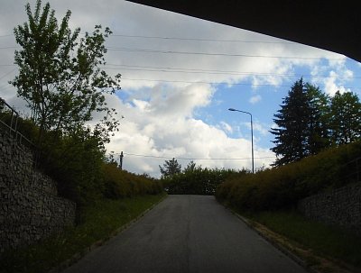 Jen tak z pod mostu.