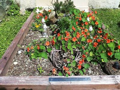 Na hřbitově je zde pochován i pan Martin Chaloupka (duchovní otec zdejšího orloje).