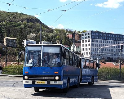 06-kloubovy-autobus-ikarus-280.jpg