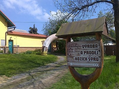 Před Dvorským statkem