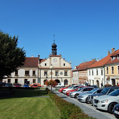 Náměstí s radnicí