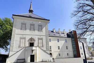 Tady že je nějaký zámek?