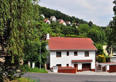 Silnice pod zahrádkářskou kolonií