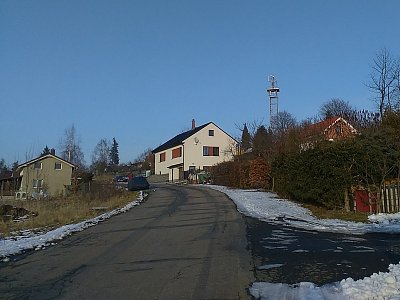 Nejvyšším objektem v této čtvrti je telekomunikační stožár za posledním domem..