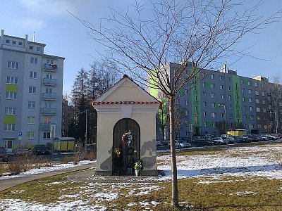Tato kaplička už je na sídlišti Pražská