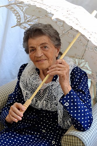 Maminka a jejich 95 křížků.