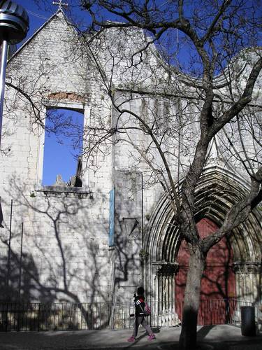 Ruiny - připomínka zničujícího hrůzného zemětřesení z r. 1755