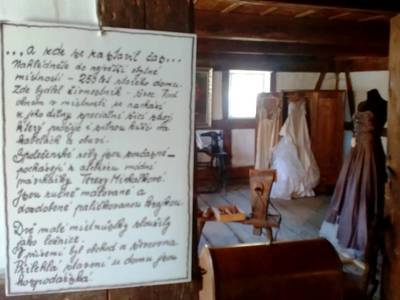 ...zde to skutečně vypadalo, jako, když se zastavil čas - stará krejčovská dílna.