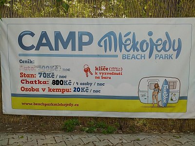 U vchodu do kempu. Podrobnosti najdete na www.beachparkmlekojedy.cz